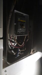 Демонтаж автомата при выключенном электричестве.